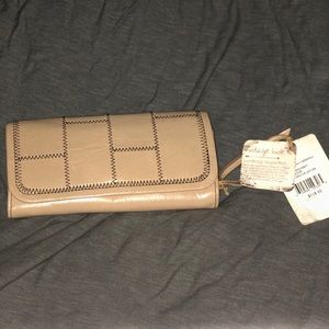 NWT Hobo Bags brand Parchment Bell Wallet